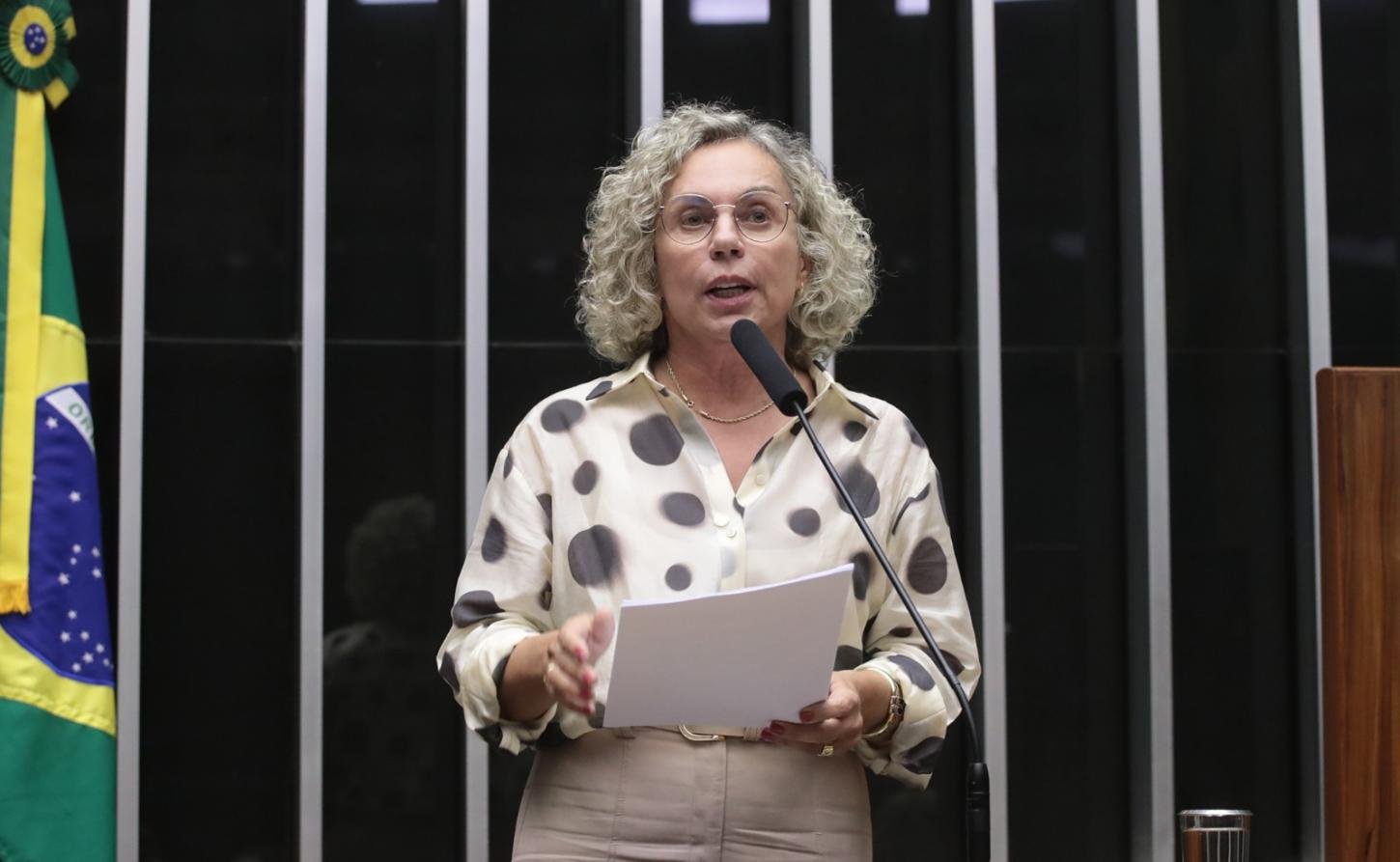 Ana Paula Lima (PT) destina ambulância do SAMU para Campos Novos