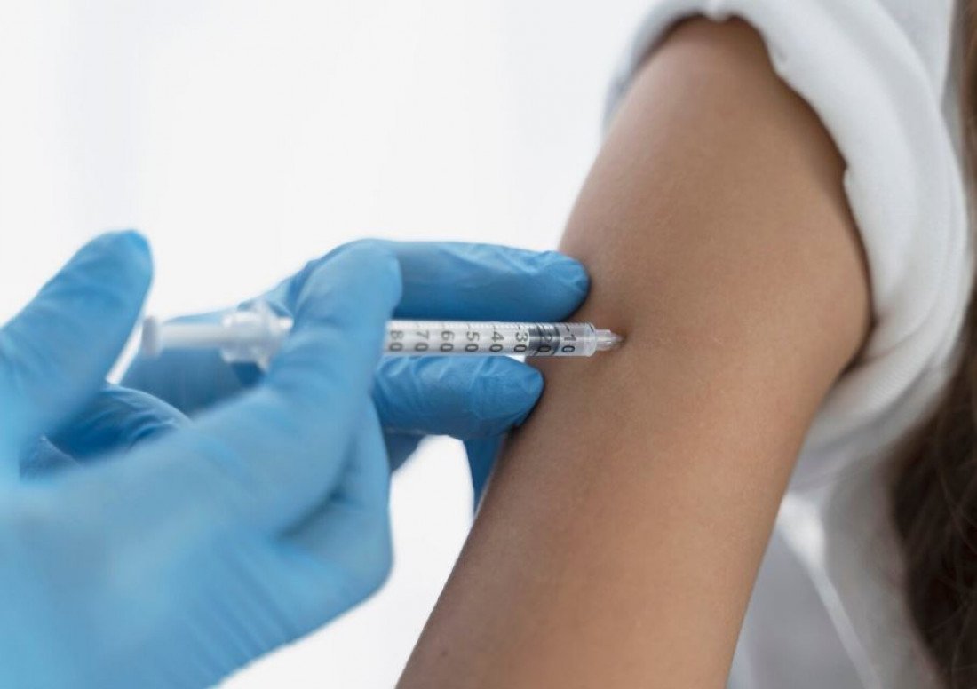 Vacina contra HPV reduz câncer de colo do útero em quase 60% entre jovens no Brasil