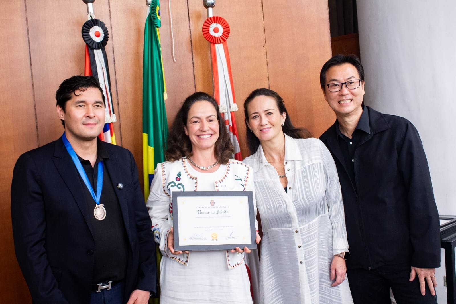 Camponovense recebe homenagem em São Paulo por seu trabalho na massoterapia