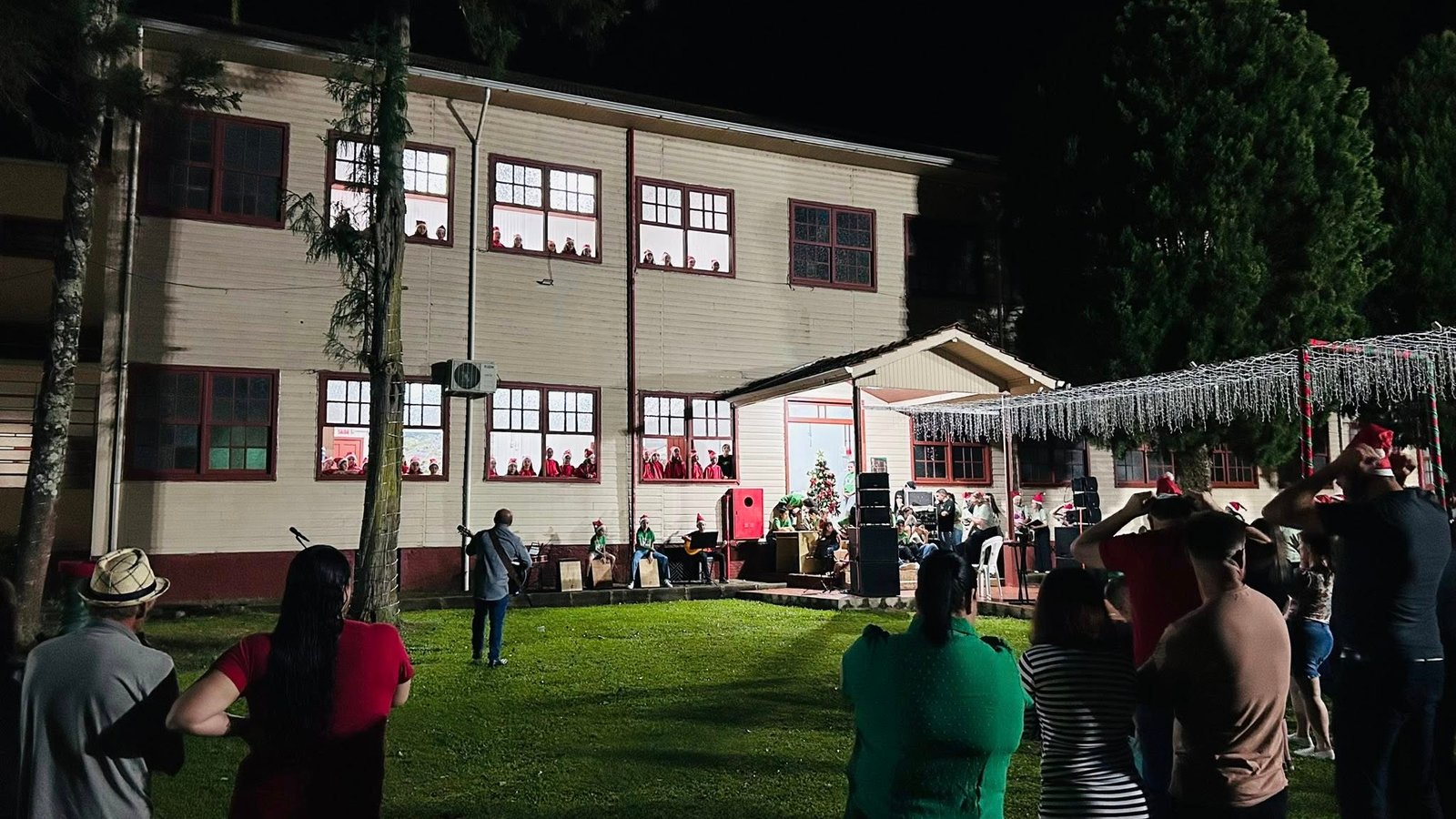 Noite de emoção na abertura do ‘Brilho de Natal 2025’ em Abdon Batista