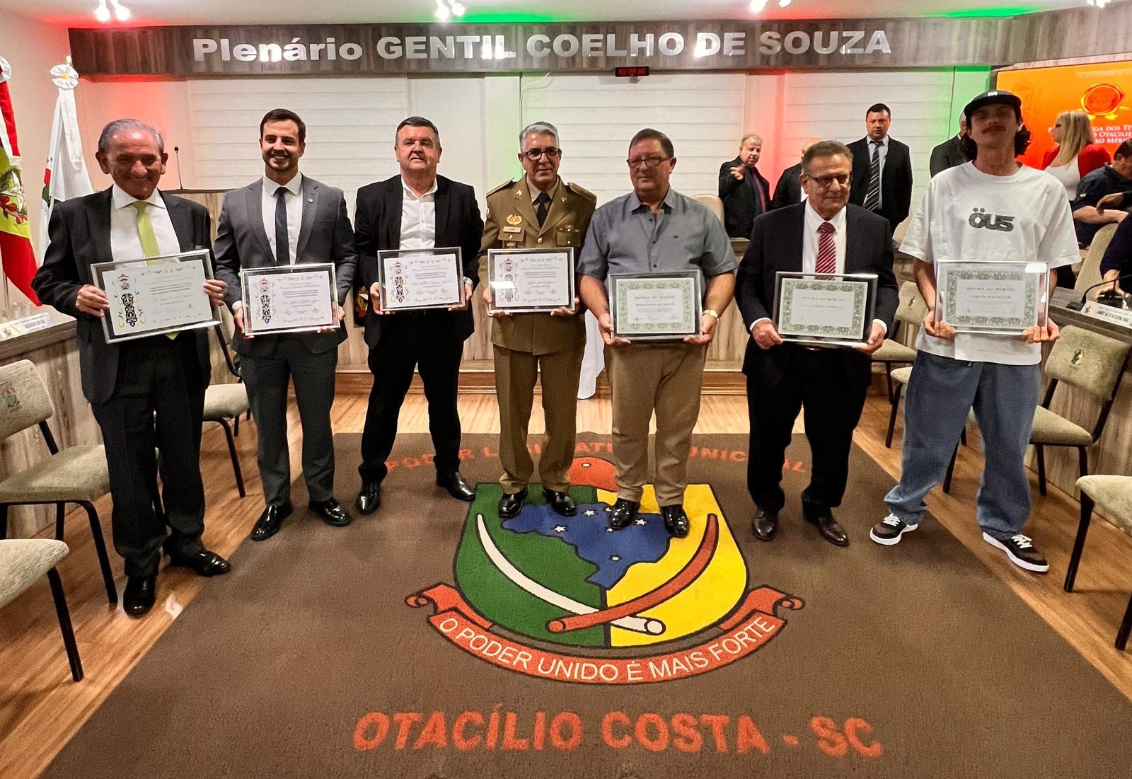 Chiocca recebe Título de Honra ao Mérito em reconhecimento à contribuição para o desenvolvimento de Otacílio Costa