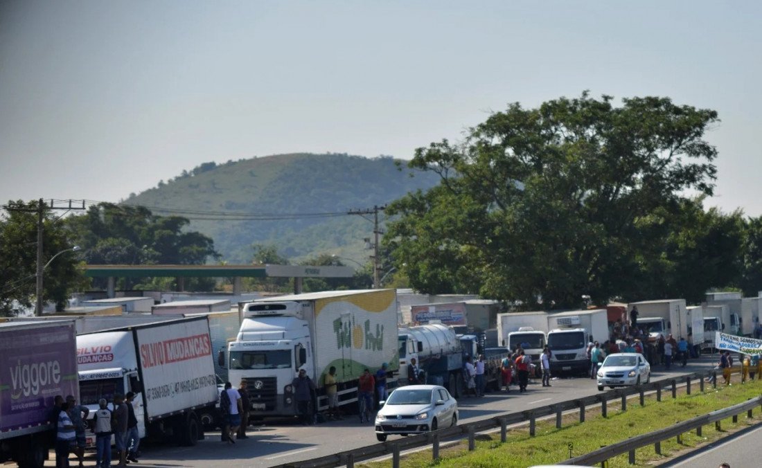 Caminhoneiros anunciam paralisação com pauta sobre condições de trabalho