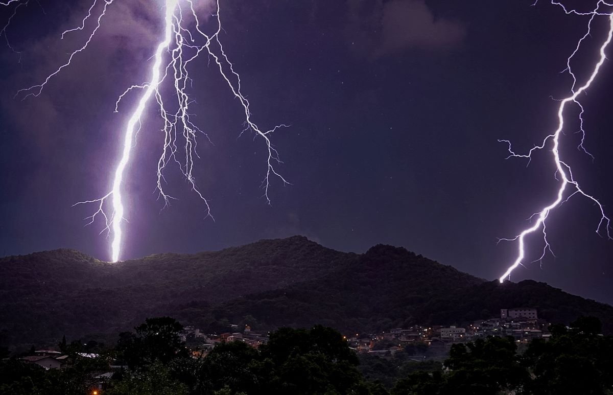 Semana típica de verão termina com temporais intensos em Santa Catarina