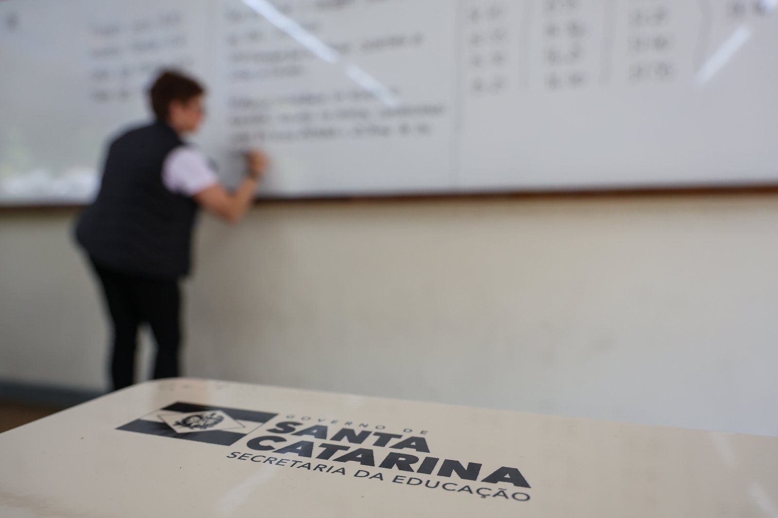 Estado lança edital de novo concurso público da Educação