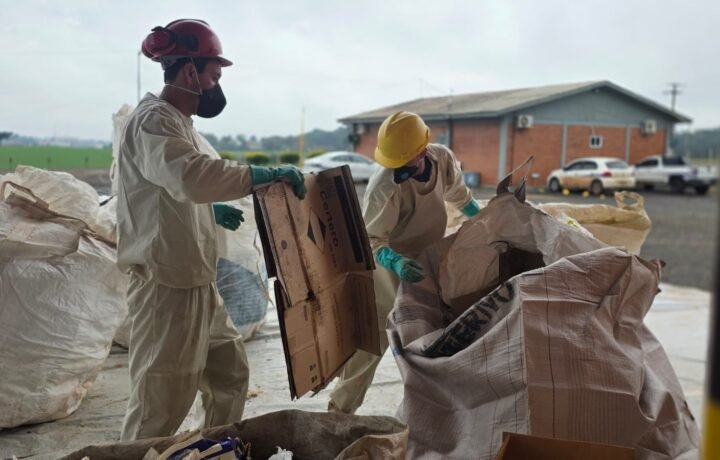 Campo Limpo 2026 recolhe mais de 4,4 mil unidades na filial da Coocam em Barracão