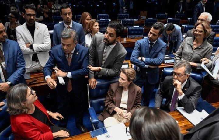 Senado aprova projeto que reduz tributos sobre combustíveis