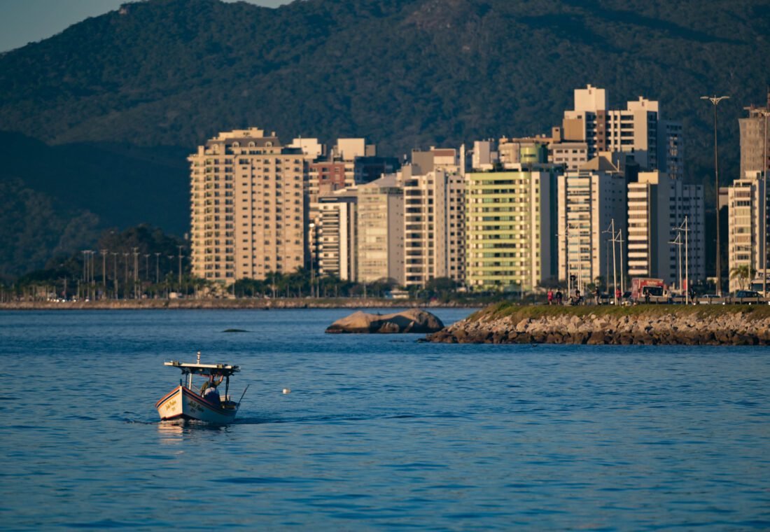 Santa Catarina começa a semana com tempo mais estável, depois de dias de chuva intensa e temporais em diferentes regiões.