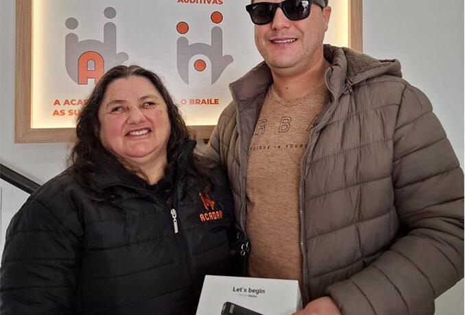 ACADAV investe em óculos com inteligência artificial para ampliar autonomia de pessoas com deficiência visual