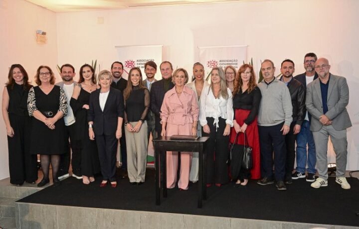 Jornalista Lúcia Helena assume Presidencia da Associação Catarinense de Imprensa