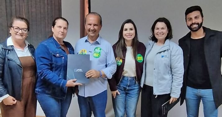 CDL de Campos Novos entrega demandas e necessidades da região à Jorginho Mello