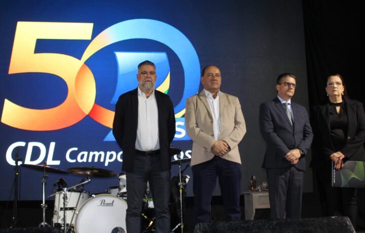 Câmara de Dirigentes Lojistas comemora 50 anos no Remember Fest