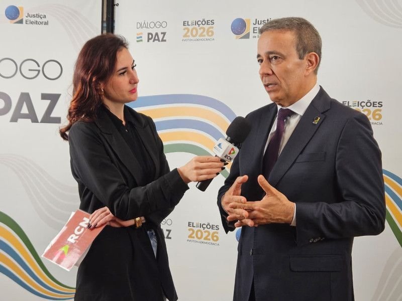 A 30 dias do pleito, a campanha eleitoral já ocupa diferentes espaços. Rádio, televisão, internet e ruas são ambientes nos quais o eleitor encontra discursos, promessas, críticas e propostas. Nesse cenário, quantidade de informação não significa, necessariamente, qualidade.