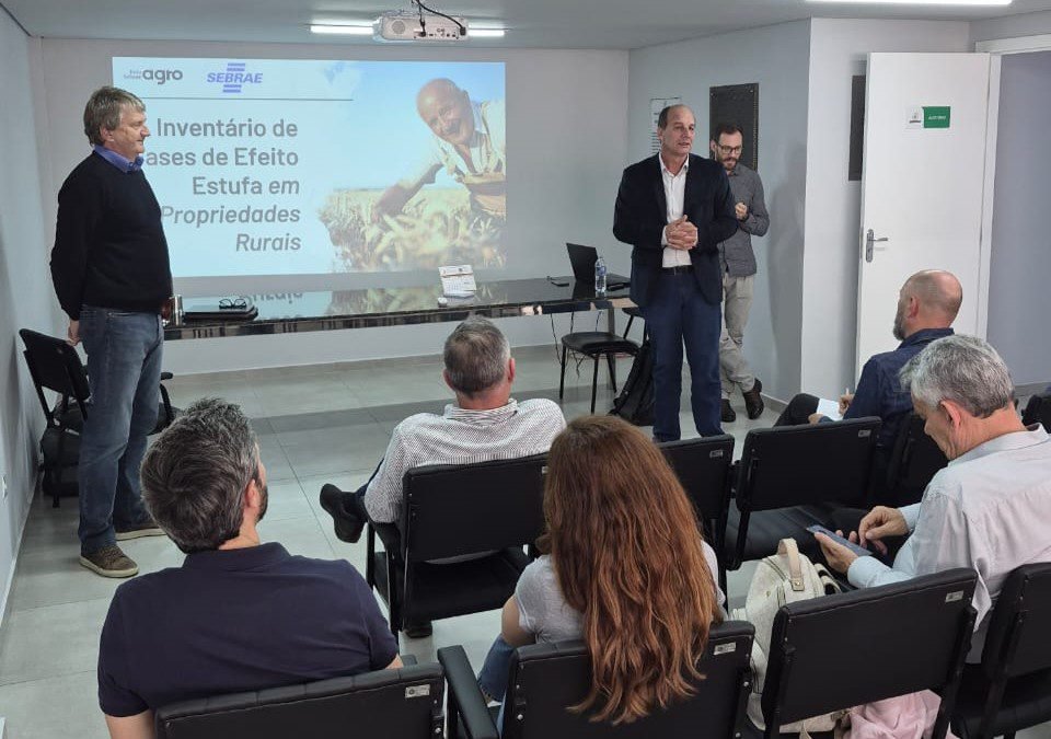 Com forte presença de prefeitos e secretários, reuniões conduzidas com o apoio do Sebrae/SC aprovaram a nova marca do projeto e traçaram metas para o setor até 2027.