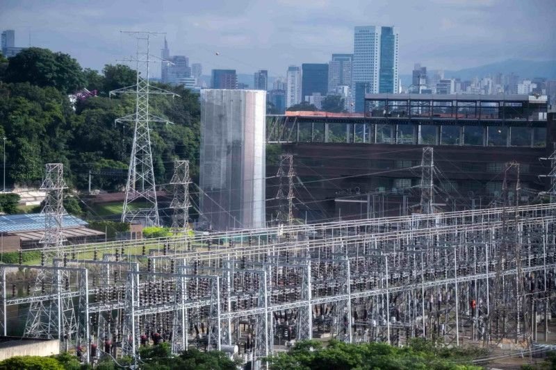 A publicação também apresenta a composição pública e privada dos recursos destinados aos segmentos de transportes, energia, telecomunicações e saneamento básico.