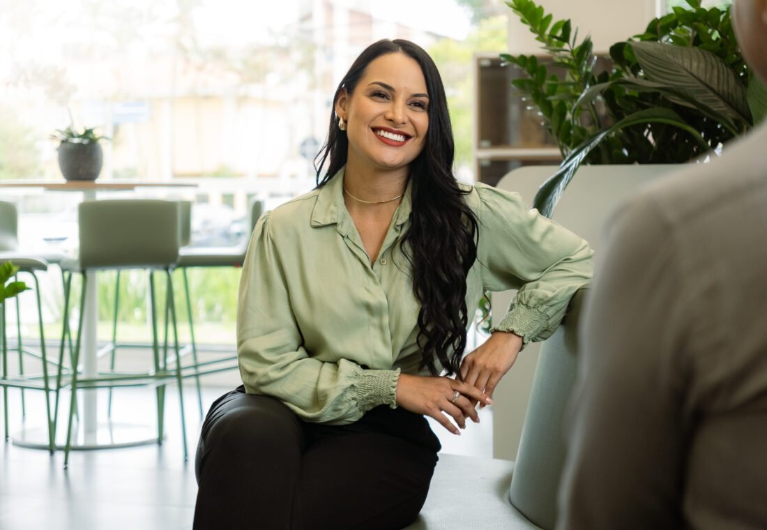 Com o conceito “Mais que um movimento, um ato de amor-próprio”, a iniciativa convida as mulheres a reconhecer suas necessidades e fazer escolhas de cuidado possíveis no dia a dia. Uma pausa, uma conversa ou a decisão de buscar apoio podem ser pontos de partida.