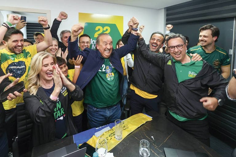 Reeleito com quase 69% dos votos e apoiado por forte bancada na Alesc, governador terá de destravar obras de infraestrutura e acelerar metas básicas até 2033.