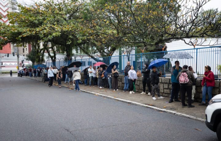 Balanço parcial do TRE-SC aponta substituição de 46 urnas e filas acima de 40 eleitores em 4,17% das seções